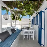 Апартаменты Myconian Little Venice Elite With Sea View *